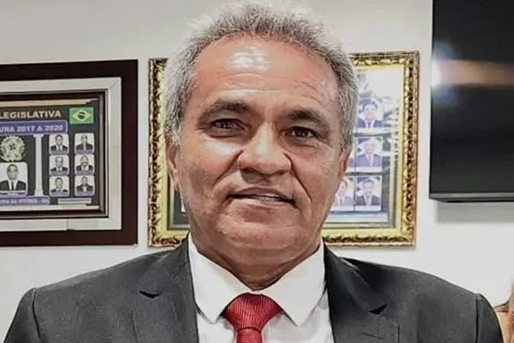 Justiça bloqueia R$ 12,7 milhões em bens de ex-prefeito de Correntina
