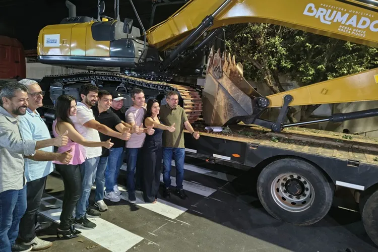 Prefeito entrega avenida aguardada há 20 anos e anuncia nova praça em Brumado