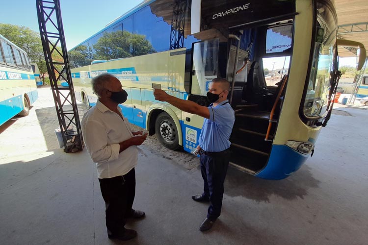 Brumado: Empresa de transporte intermunicipal adota barreira sanitária para embarque de passageiros