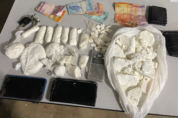 PM apreende 1,6 kg de cocaína após abordagem em Livramento de Nossa Senhora