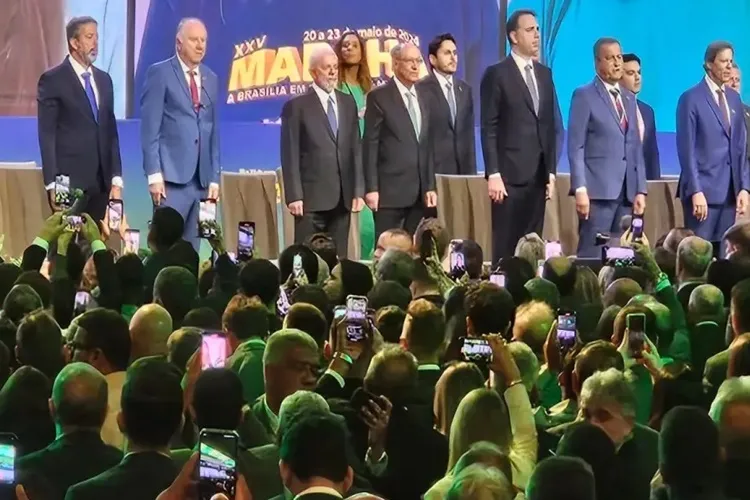 Marcha dos Prefeitos: Lula é recebido no evento com aplausos, vaias e gritos de 'fora'