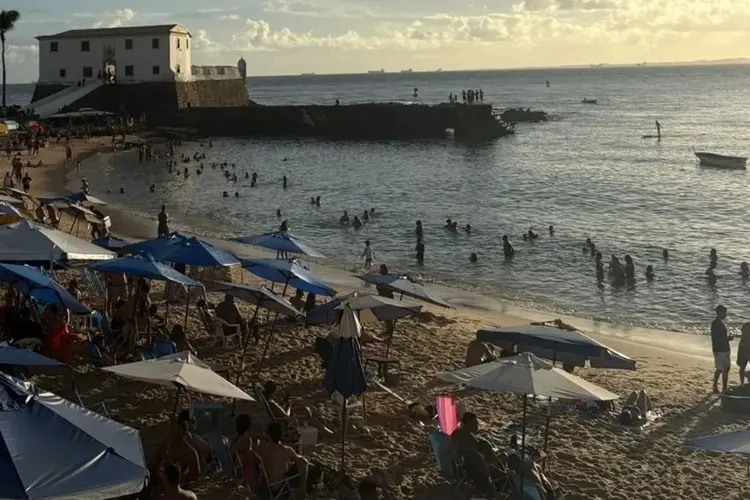 Idoso de 75 anos morre afogado no Porto da Barra em Salvador