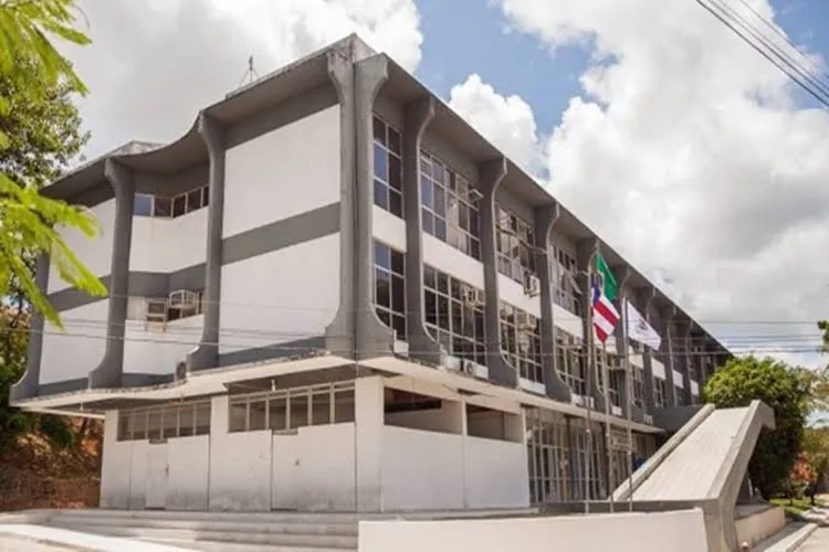 MP recomenda anulação de licitação para tecnologia na educação em Simões Filho