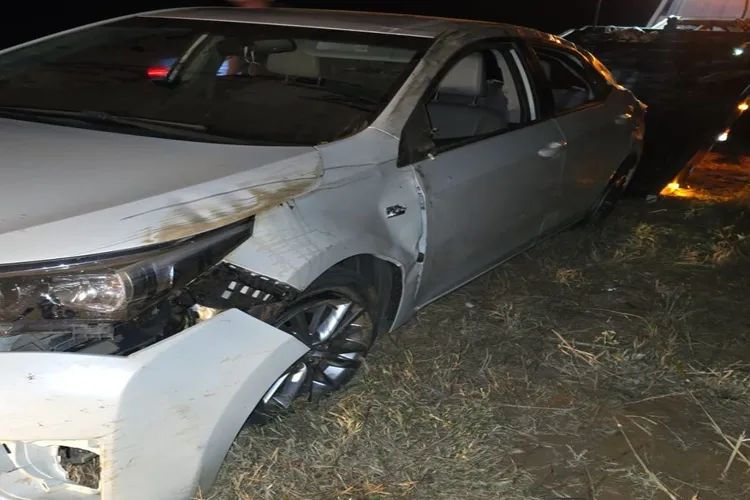 BR-030: Carro tomba fora da pista após condutor perder o controle em Brumado