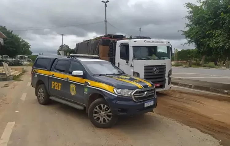 Seabra: PRF apreende mais de 25 mil litros de cerveja transportados com nota fiscal falsa