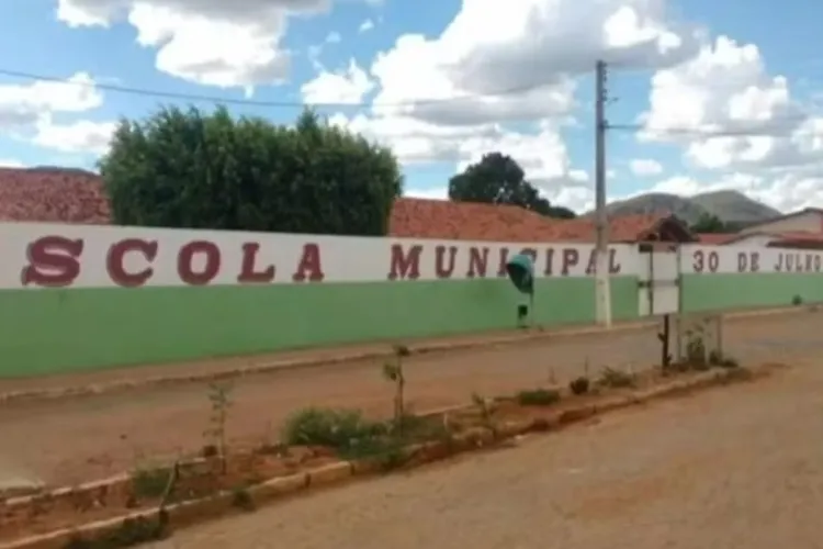 Professor é preso suspeito de importunação sexual contra 6 alunas em Manoel Vitorino