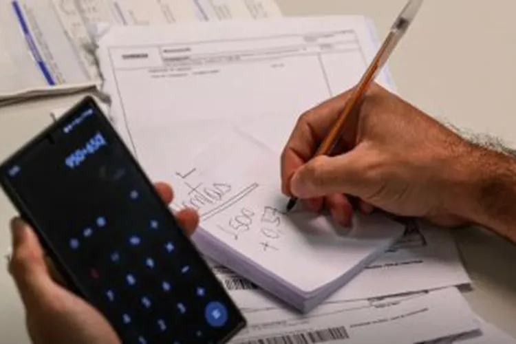 80% dos lares brasileiros estão com dívidas