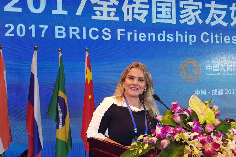 Deputada Ivana Bastos discursa pelo Brasil na IX Conferência dos BRICS na China