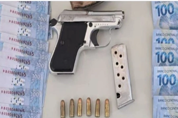 Homem é preso com arma de fogo, munições e cédulas falsas em Pindaí