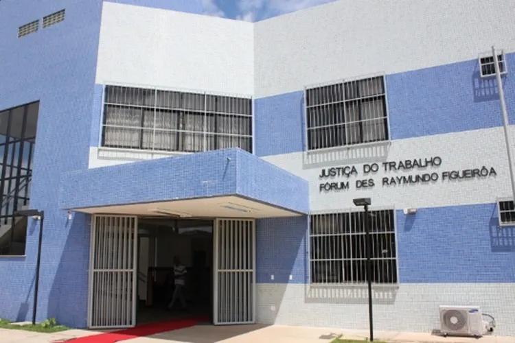 Juiz interdita lojas da Burger King em Vitória da Conquista por dívidas trabalhistas