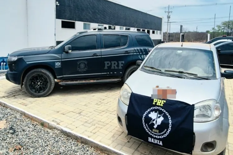Rio do Antônio: PRF recupera carro com registro de roubo no Distrito de Ibitira