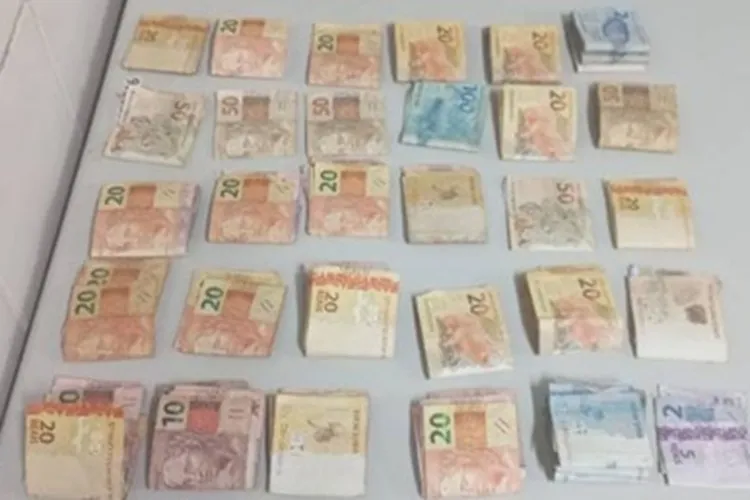 Guanambi: 17º BPM apreende quase R$ 3 mil suspeito escondido em short de motociclista