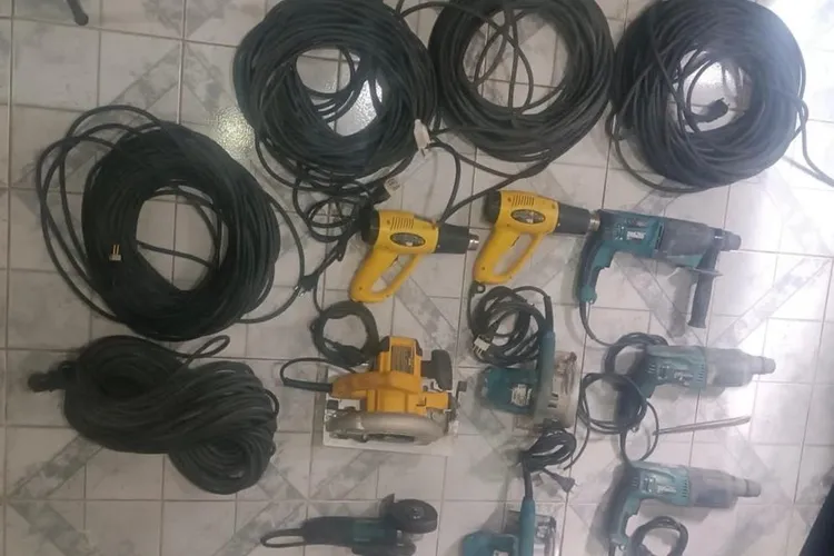 Após buscas em matagal e parque de diversões, PM prende suspeitos de furto em Belo Campo