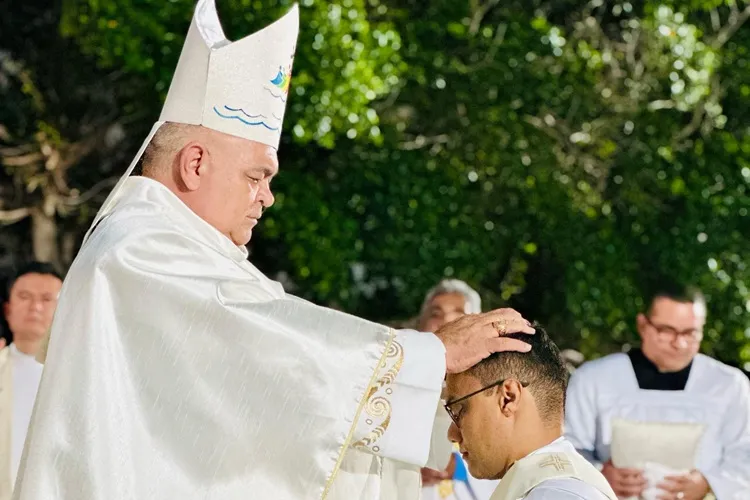 Elber Lobo é ordenado padre em missa na Paróquia do Bom Jesus em Brumado