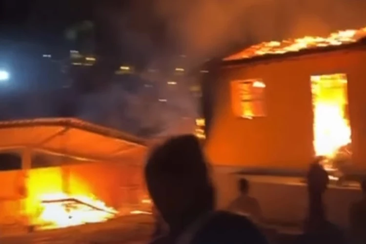 Incêndio atinge área próxima à Prefeitura de Macaúbas neste sábado (17)