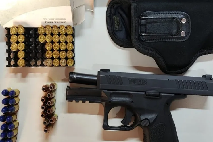 Arma e munições são encontrados durante cumprimento de mandado em Macaúbas