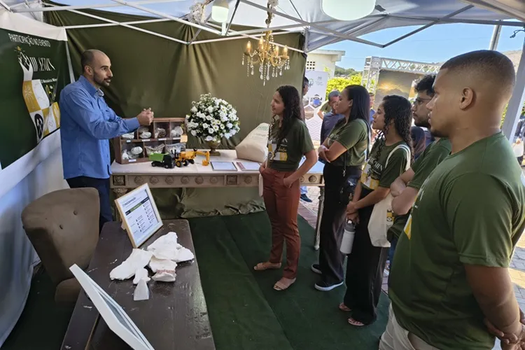 Seminário do Ifba em Brumado exibe caminhão gigante 100% elétrico e dronagem ao vivo