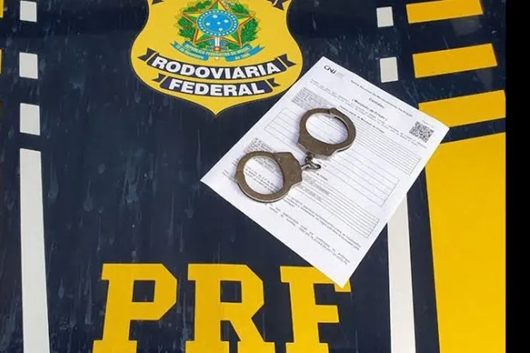 Sebara: Transporte irregular de aves leva à prisão de procurado pela Justiça na BR-242