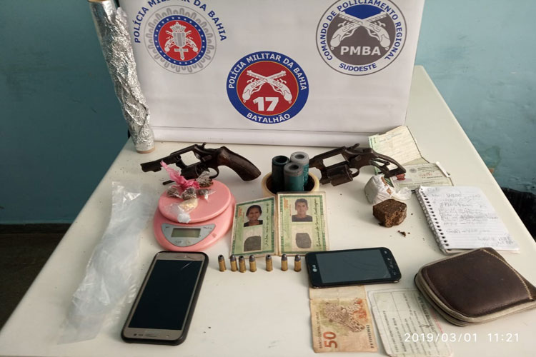 PM prende mulher com armas, drogas e balança de precisão em Guanambi