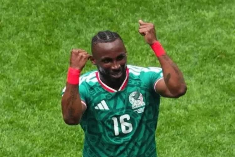 México abre Copa vencendo África do Sul em duelo com três expulsões