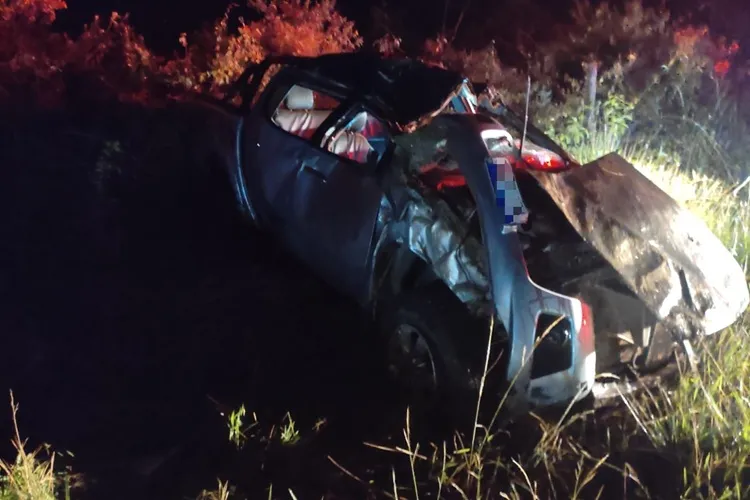 Caetité: Cinco pessoas ficam feridas após caminhonete colidir com vaca e capotar