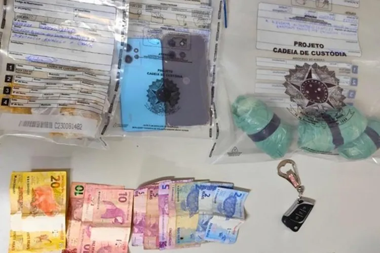 Jovem é preso com drogas em carro após ser denunciado por usuários em Caetité