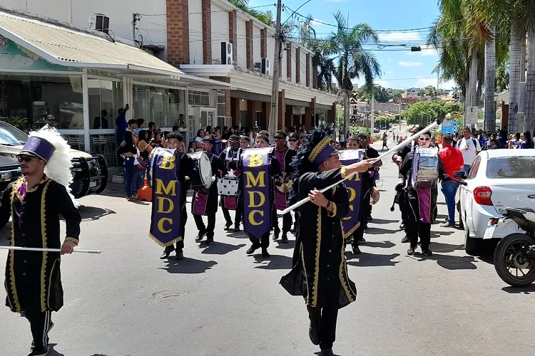 40 anos da Uneb é celebrado em Brumado com feira de profissões e encontro de fanfarras