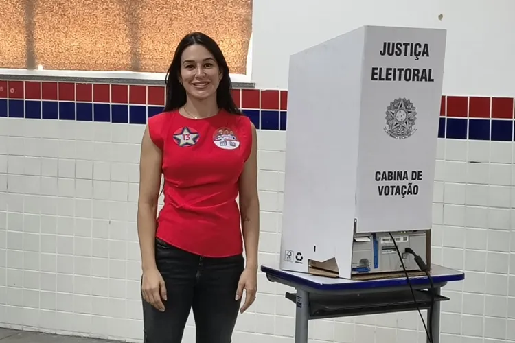 Brumado: Abiara Dias elogia presença feminina e pede participação no processo eleitoral