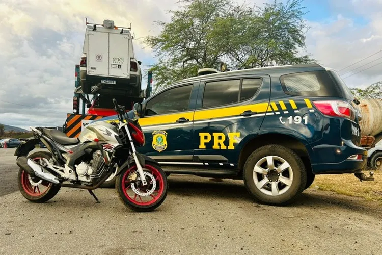 Jequié: PRF cumpre mandado de prisão e apreende motocicleta adulterada