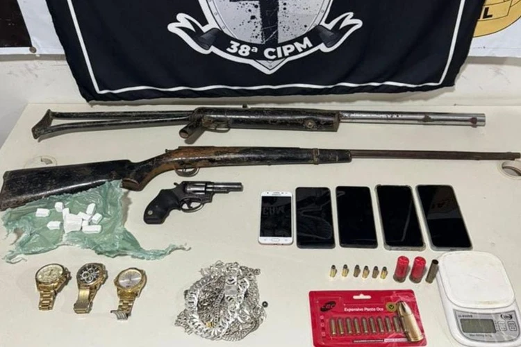 38ª CIPM apreende armas e drogas na zona rural de Serra do Ramalho