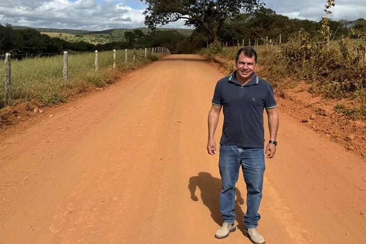 Prefeito Nando Cardoso intensifica recuperação de estradas vicinais em Ibiassucê