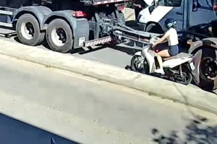 Jovem de 21 anos morre após cair de moto e ser atingida por carreta em Caetité