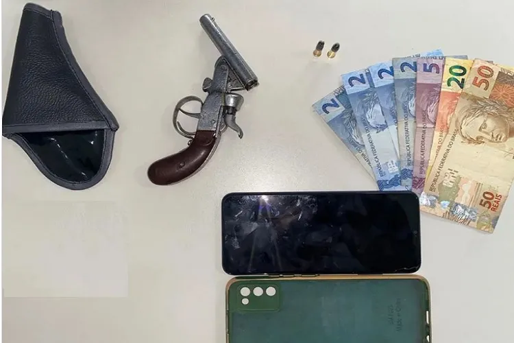 Cipe Sudoeste prende suspeito e apreende arma de fogo na cidade de Carinhanha