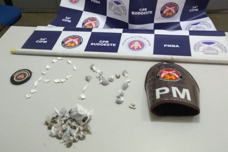 Dois indivíduos suspeitos de traficar drogas são presos na cidade de Contendas do Sincorá