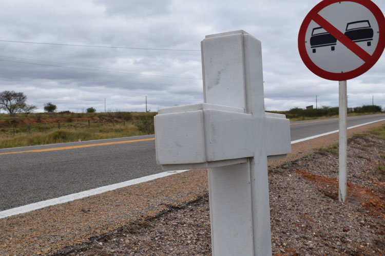 Idoso morre em capotamento de carro na BR-030 em Brumado