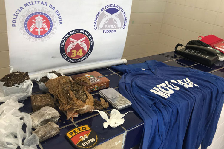 Polícia militar fecha laboratório do tráfico no Bairro Olhos D'água em Brumado