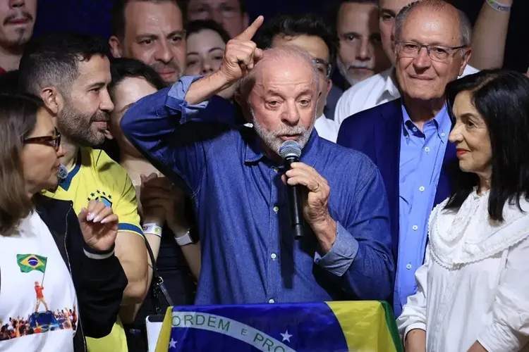 'Vamos mudar o jeito de governar este país', diz Lula