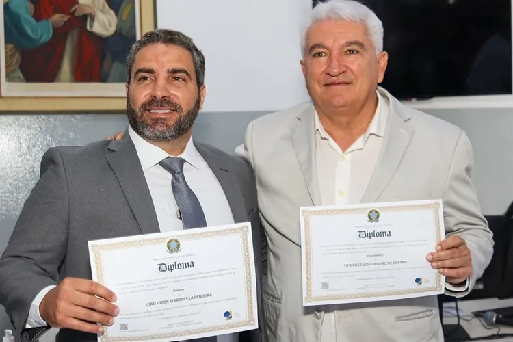 'Verdadeira traição': Prefeito desabafa após vice romper e se aliar à oposição em Riacho de Santana