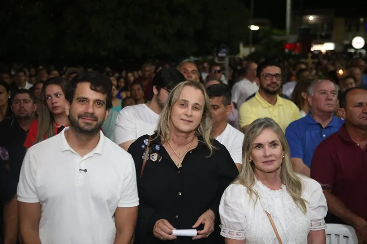 Prefeita reúne base aliada e deputados na celebração do Bom Jesus em Livramento de Nossa Senhora