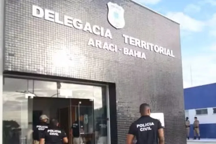 Suspeito de criar perfil falso para enviar fotos íntimas a mulher é preso em Araci