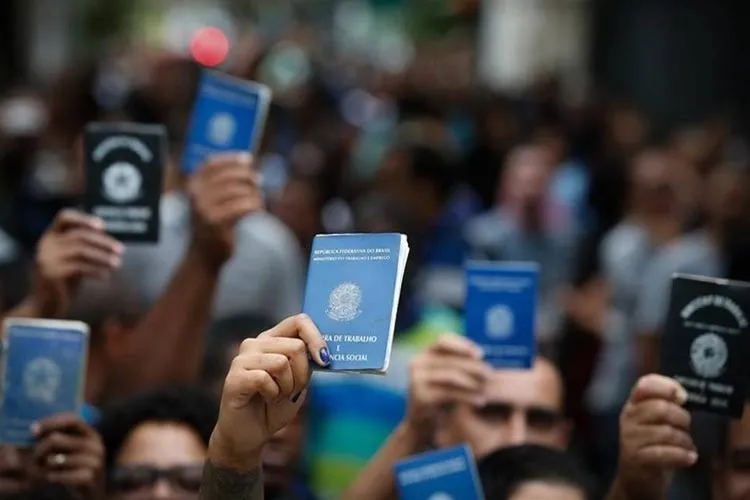 Desemprego sobe para 5,8% em fevereiro, mas é o menor para o trimestre