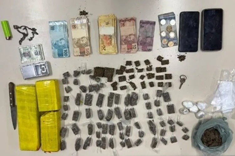 Três jovens são presos com drogas e dinheiro durante ação do 17º BPM em Guanambi