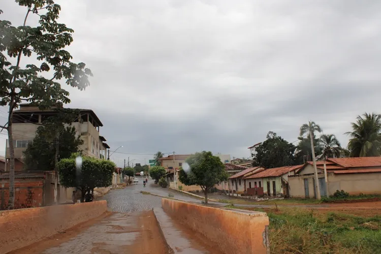 Homem de 57 anos é preso por injúria racial e ameaça na rodoviária de Cocos