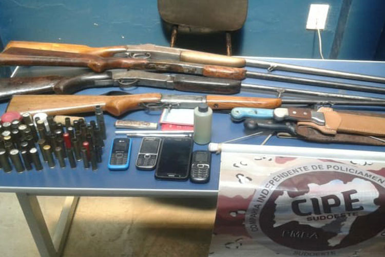 Paramirim: Quatro indivíduos são detidos com materiais ilícitos