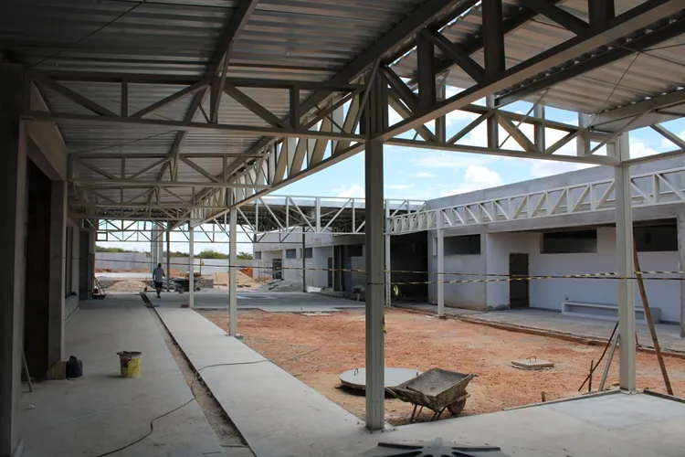 Escola Modelo com 18 salas será divisor de águas na educação em Macaúbas, diz prefeito