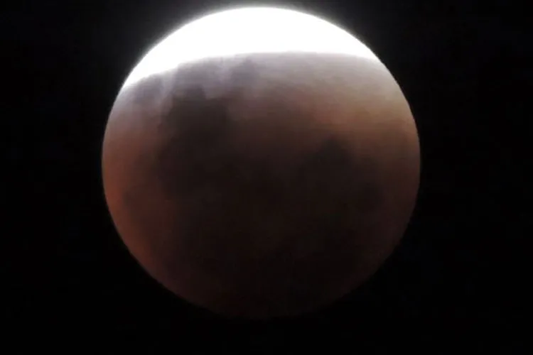 Brasileiros não puderam assistir ao eclipse lunar que ocorreu nesta terça-feira