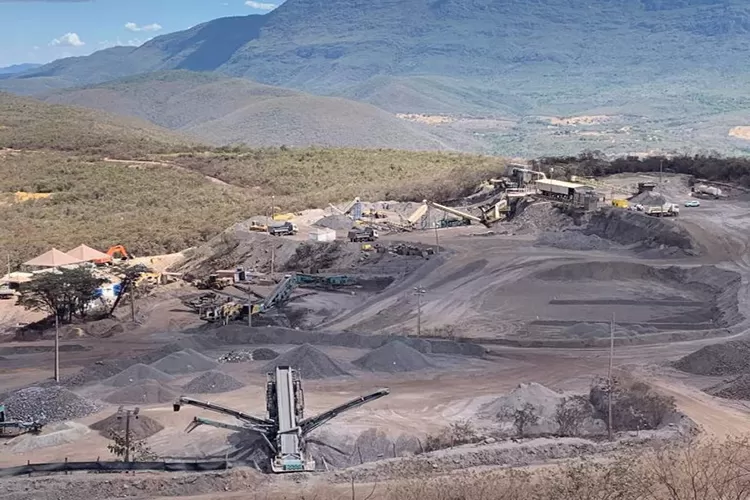 Justiça reintegra 350 trabalhadores demitidos pela Brazil Iron em Piatã