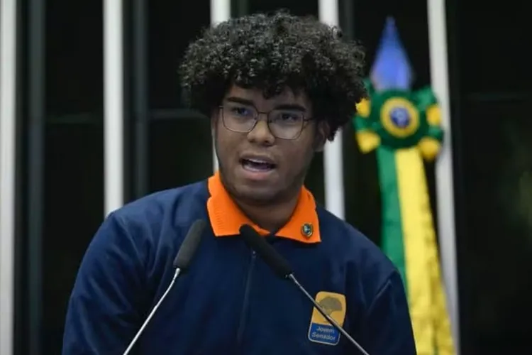 Estudante baiano de 17 anos assume vaga em programa do Senado Federal