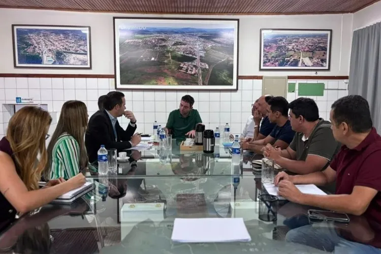 Brumado avança na habitação e assina contrato para a construção de 200 moradias populares