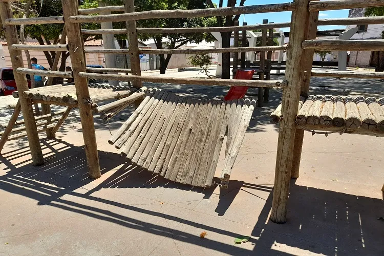 'Brumado não tem prefeito', desabafa munícipe cobrando manutenção de praça pública